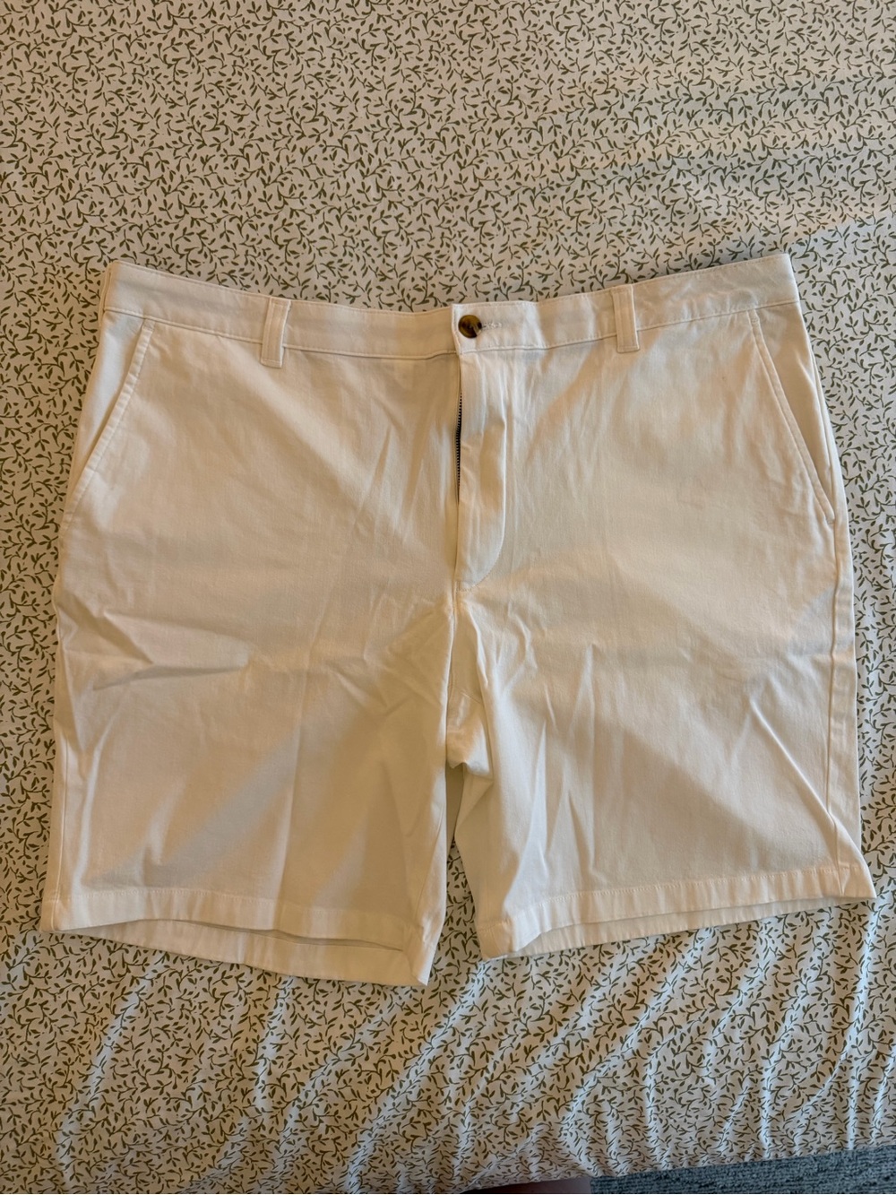 Club Room Men's Chino Shorts in Cream